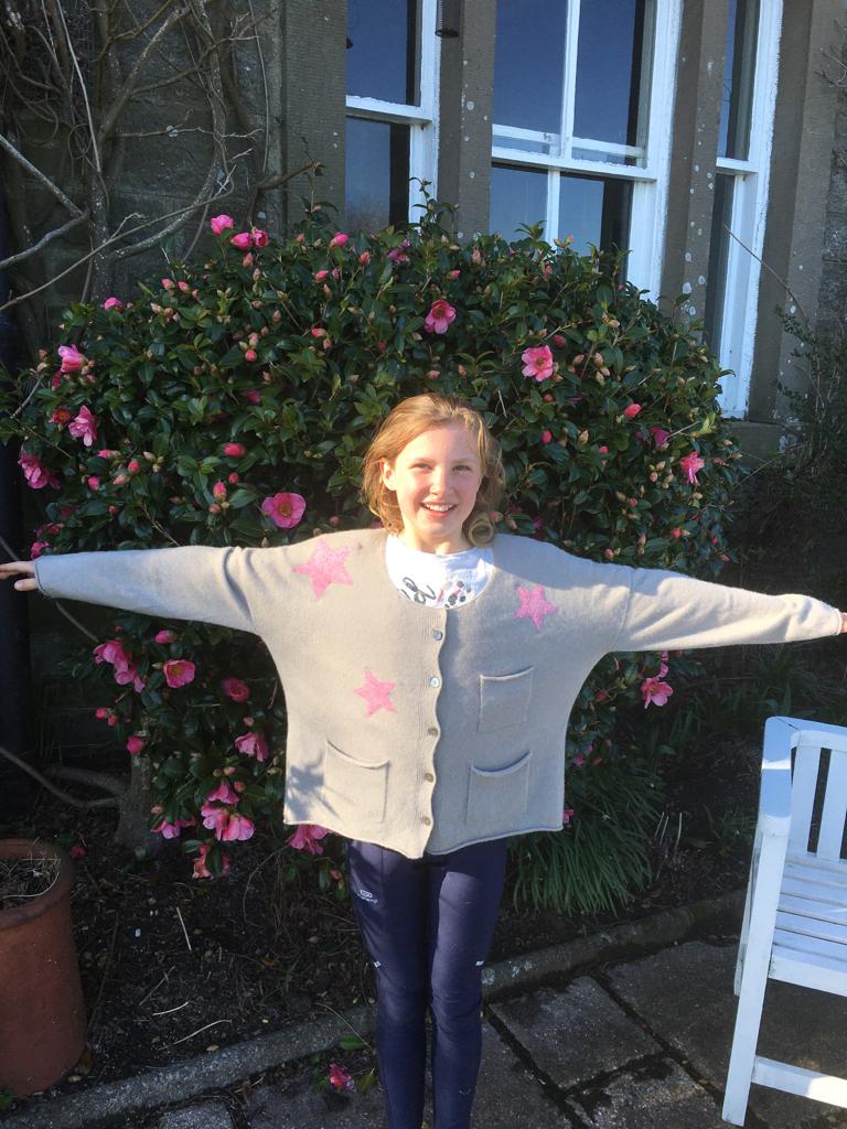 Poetry designer Cardigan in grey, appliqué pink stars, pearl buttons, Size M