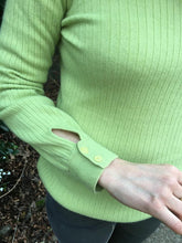Load image into Gallery viewer, A truly Vintage Ballantyne Scottish crew neck, Size M
